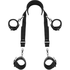 FETISH SUBMISSIVE - MEISTERPOSITION MIT 4 NOPRENE-GEF�TTERT HANDSCHELLEN